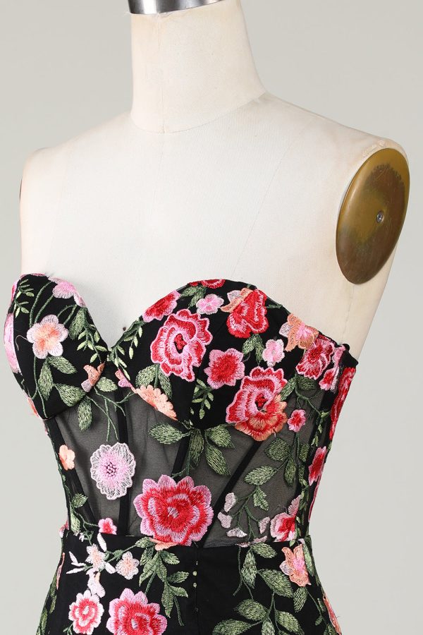 Sweetheart Black Mini Dress with Appliques - Image 6