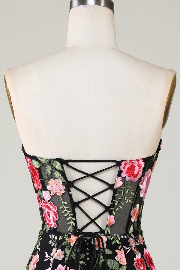 Sweetheart Black Mini Dress with Appliques - Image 5