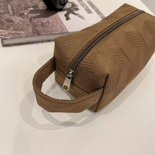 Portable Quilted Nylon Makeup Bag, Large Capacity Zipper Cosmetic Organizer Pouch with Hand Strap for Travel Toiletry Storage