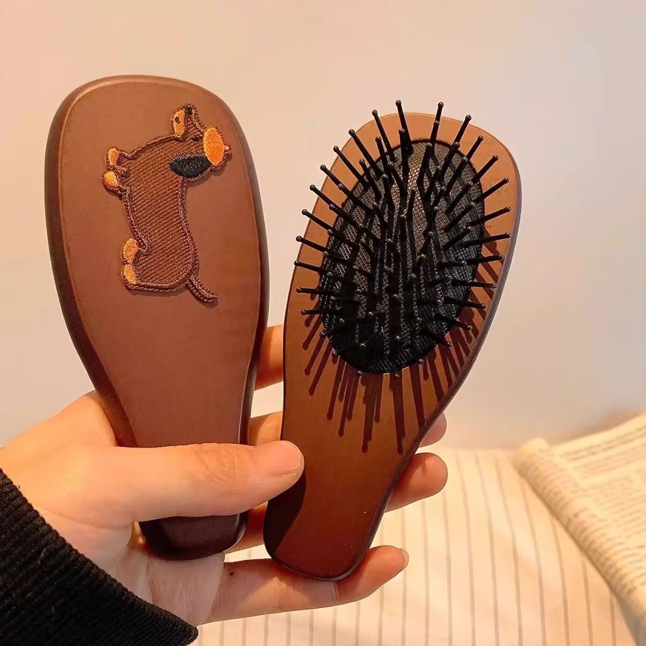 Cute Embroidery Dachshund Wooden Air Cushion Hair Brush, Anti-Static Soft Bristle Detangling Hair Comb for Women Daily Hair Care - Image 1
